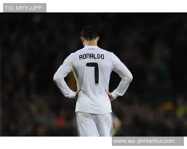 C罗宣布离开皇马后队友镜头外愤怒吐槽引发热议